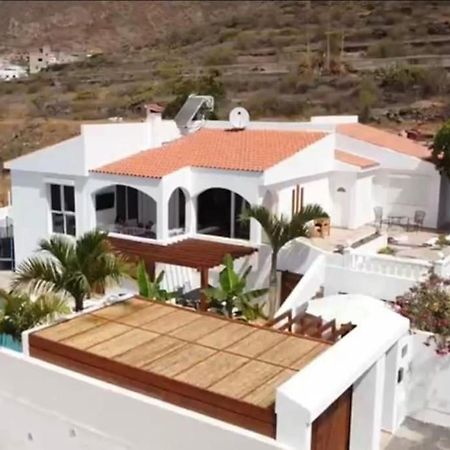 Gezellige Villa Met Prachtig Zicht En Zwembad Арона Екстериор снимка