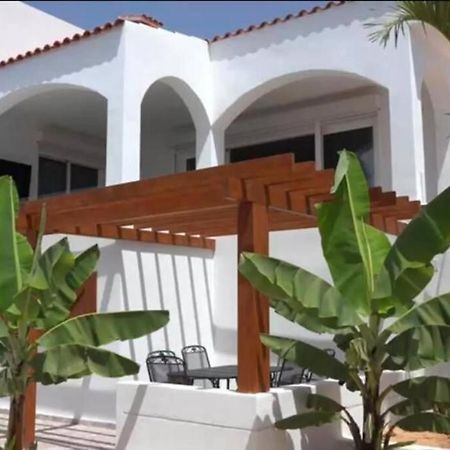 Gezellige Villa Met Prachtig Zicht En Zwembad Арона Екстериор снимка