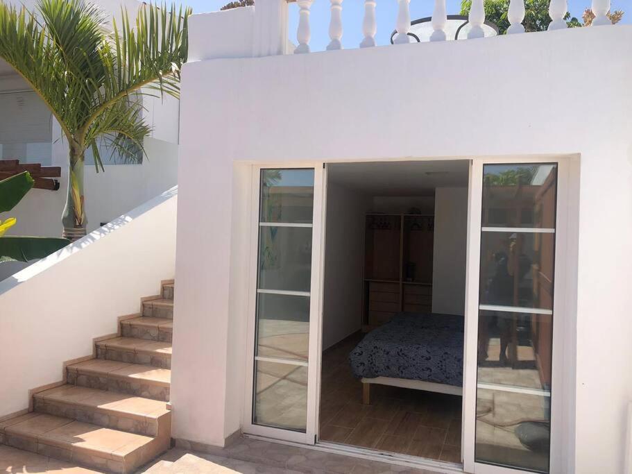 Gezellige Villa Met Prachtig Zicht En Zwembad Арона Екстериор снимка