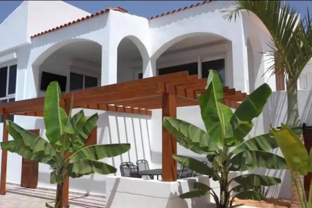 Gezellige Villa Met Prachtig Zicht En Zwembad Арона Екстериор снимка