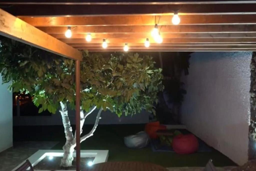 Gezellige Villa Met Prachtig Zicht En Zwembad Арона Екстериор снимка