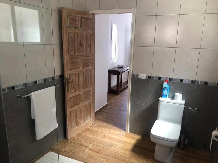 Gezellige Villa Met Prachtig Zicht En Zwembad Арона Екстериор снимка
