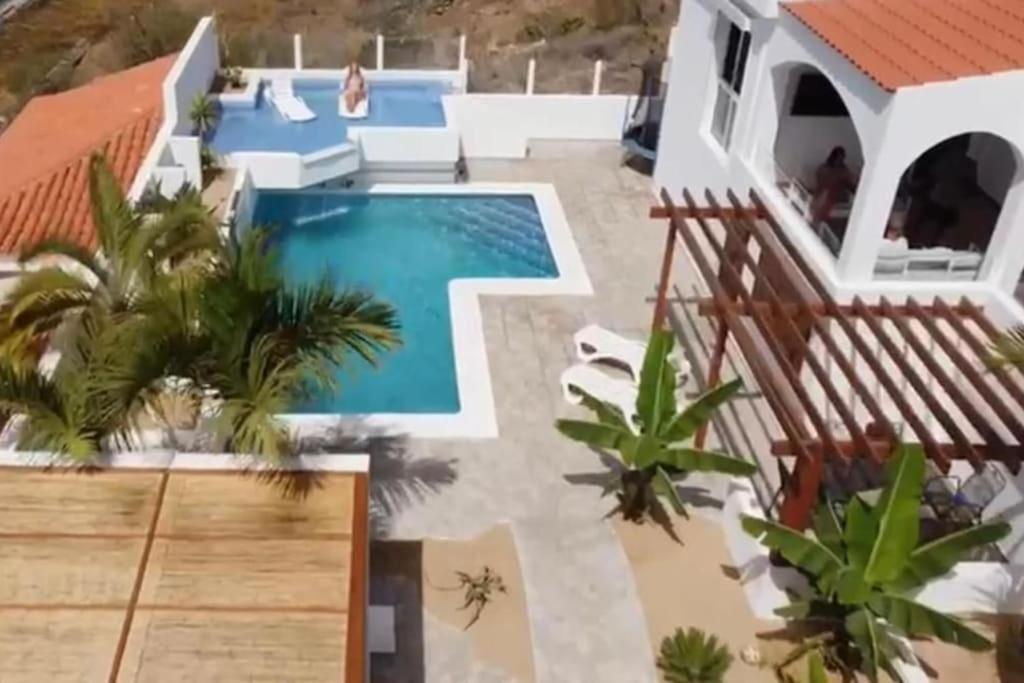 Gezellige Villa Met Prachtig Zicht En Zwembad Арона Екстериор снимка