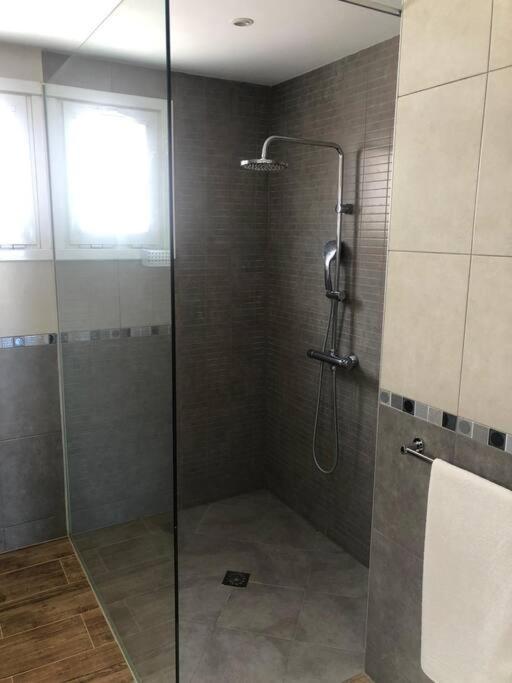 Gezellige Villa Met Prachtig Zicht En Zwembad Арона Екстериор снимка