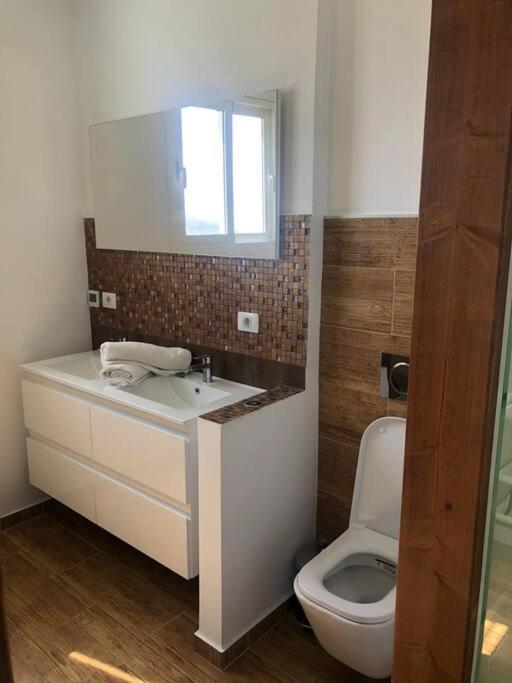 Gezellige Villa Met Prachtig Zicht En Zwembad Арона Екстериор снимка
