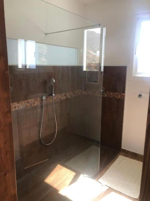 Gezellige Villa Met Prachtig Zicht En Zwembad Арона Екстериор снимка